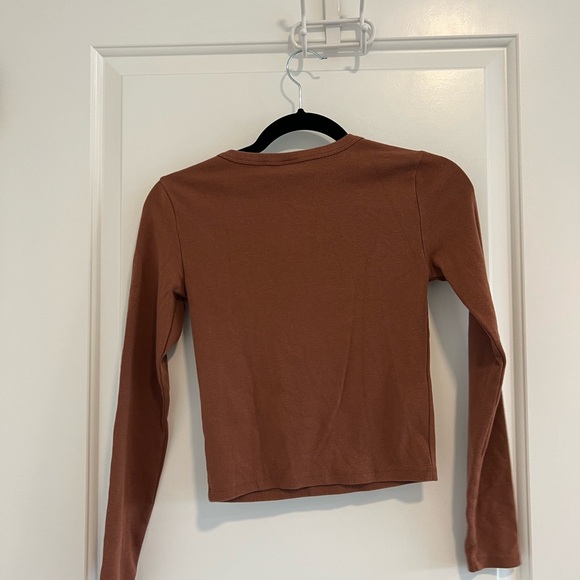 Aritzia Sun-deh Cropped Long Sleeve Top - Picture 4 of 4